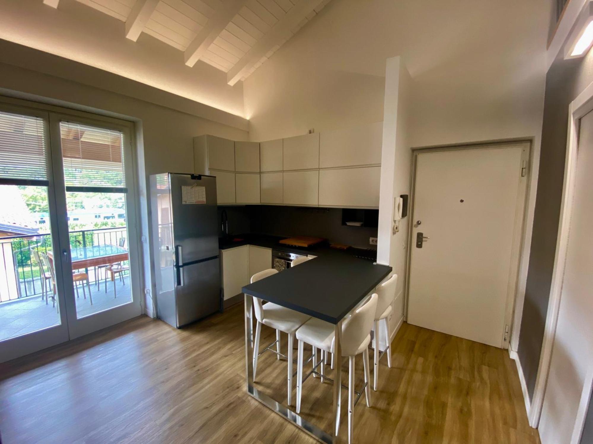 Modern Apartment With Terrace And Mezzanine Floor Colico Eksteriør billede