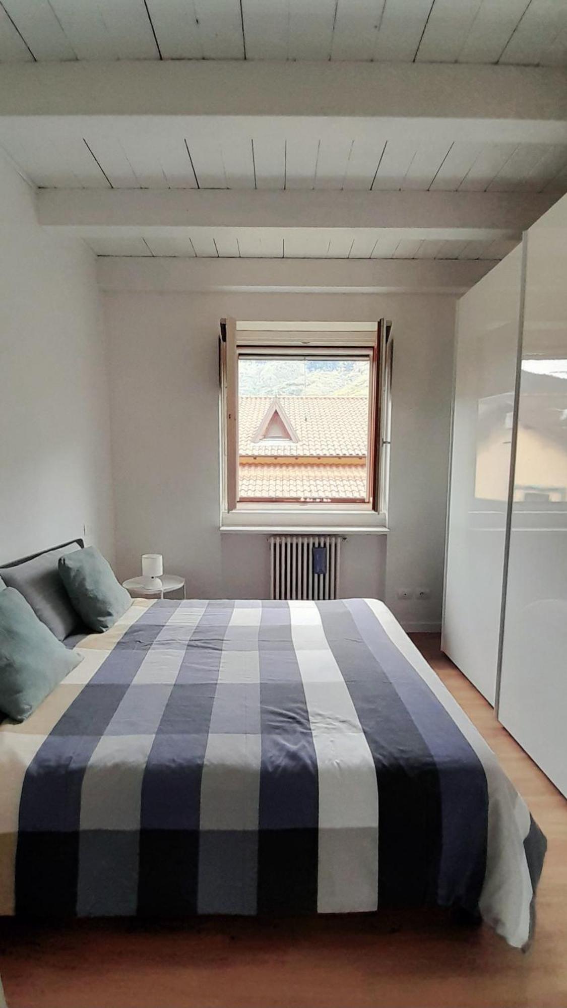 Modern Apartment With Terrace And Mezzanine Floor Colico Eksteriør billede